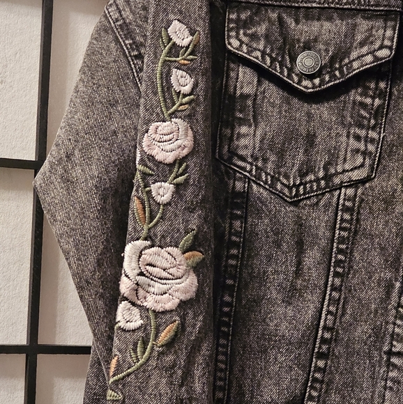 Forever 21 Black Jean Jacket with Floral Embroidery Size Meduim - Picture 3 of 4